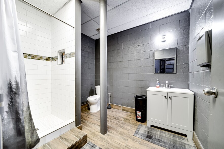 More Photos Of 2204 NW Broad St, Murfreesboro Freestanding For Sale