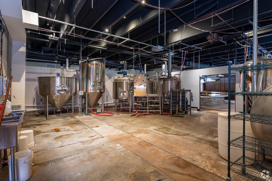 More Photos Of 2403 Champa St, Denver General Retail For Sale