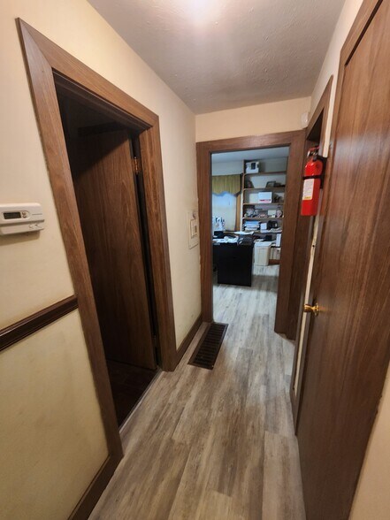 More Photos Of 217 Steedly Dr, Louisville Light Distribution For Sale