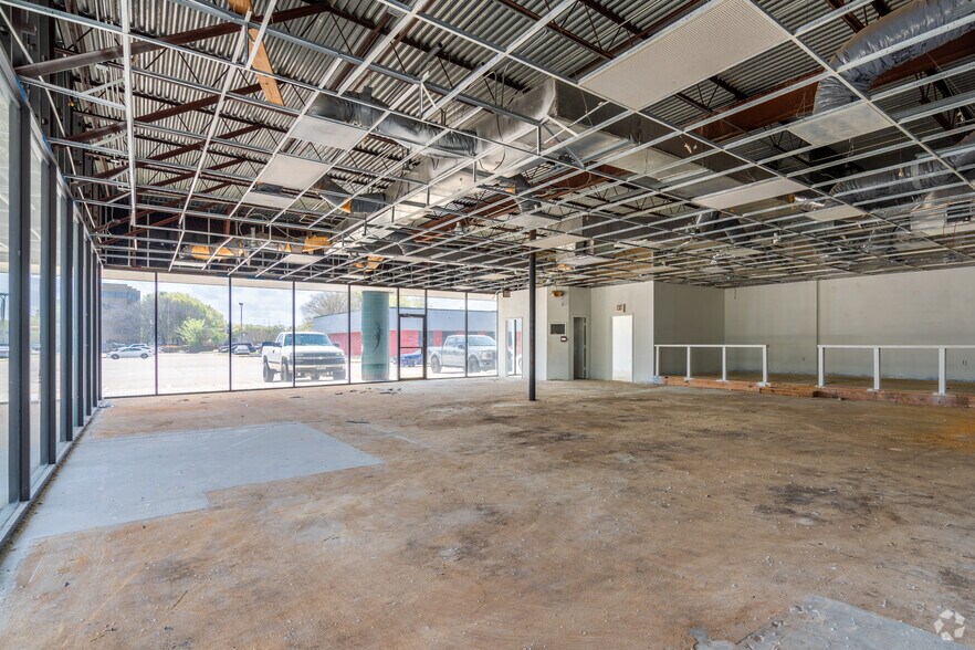 More Photos Of 12501-12607 Gulf Fwy, Houston Unknown For Lease