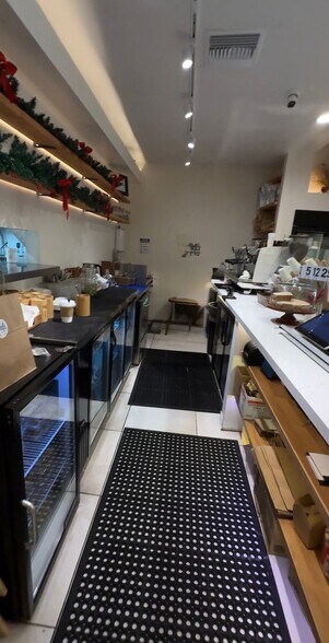 More Photos Of 5657 Wilshire Blvd, Los Angeles Office For Lease