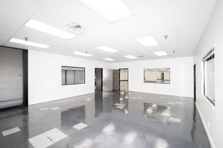 More Photos Of 601 S Dupont Ave, Ontario Warehouse For Sale