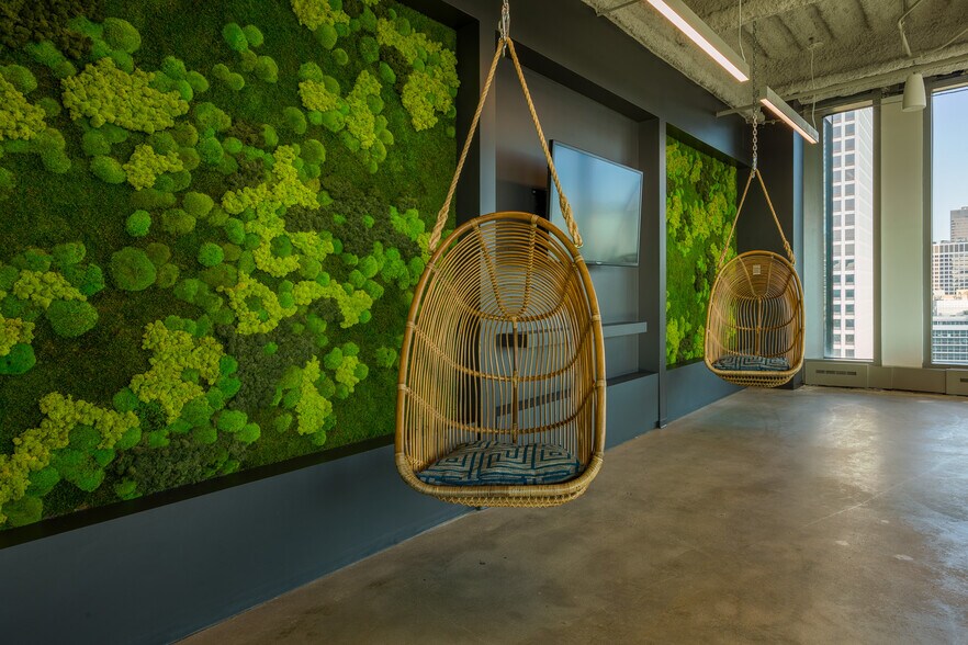 More Photos Of 550 W Jackson Blvd, Chicago Office For Lease