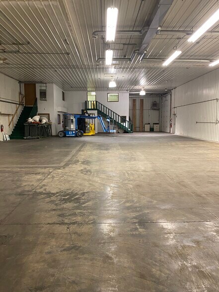 More Photos Of 310 2nd St, Boscobel Warehouse For Lease