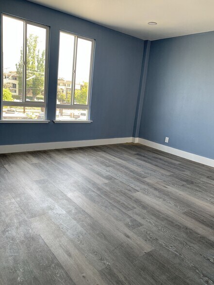 More Photos Of 1131-1137 California Dr, Burlingame Storefront Retail Residential For Sale