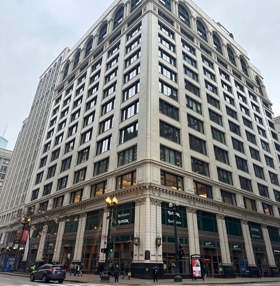 Primary Photo Of 1 N State St, Chicago Office Residential For Lease