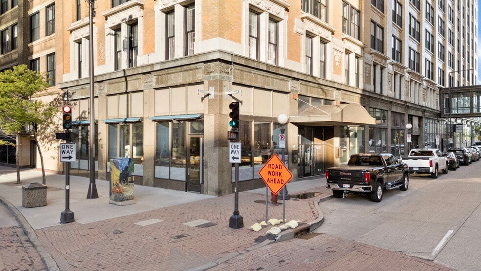 More Photos Of 360 Saint Peter St, Saint Paul Apartments For Lease