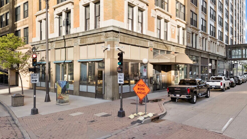 More Photos Of 360 Saint Peter St, Saint Paul Apartments For Lease