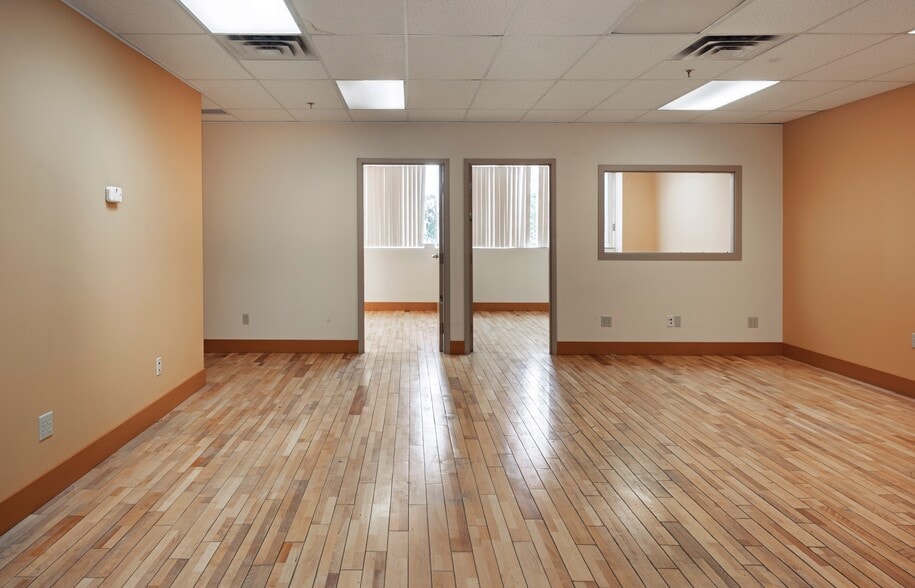More Photos Of 5700 1st St SW, Calgary Warehouse For Lease