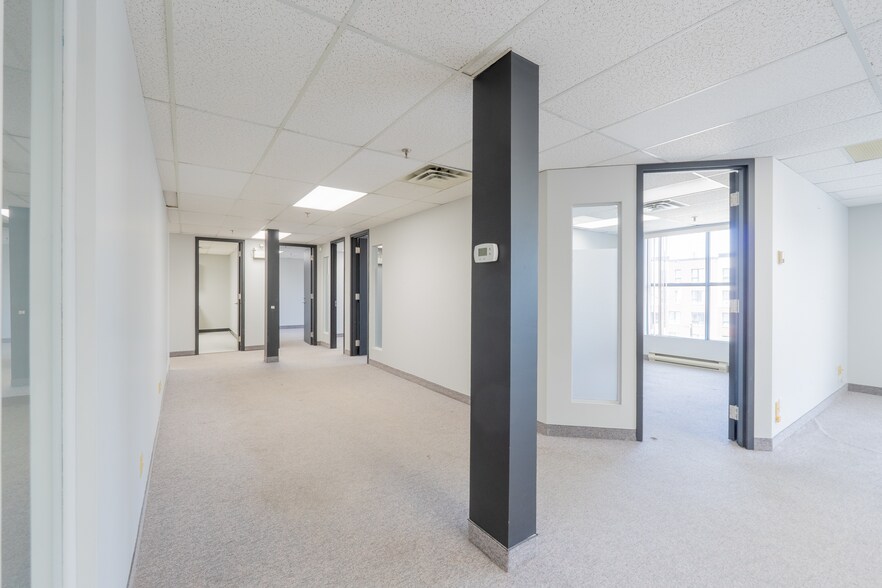 More Photos Of 8740-8754 Boul Pie IX, Montréal Warehouse For Lease