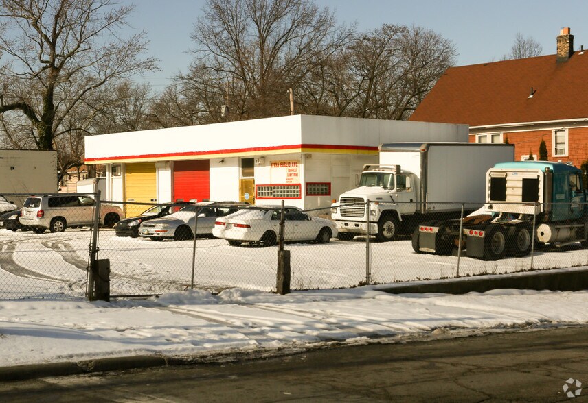 Primary Photo Of 17735 Euclid Ave, Cleveland Auto Repair For Sale