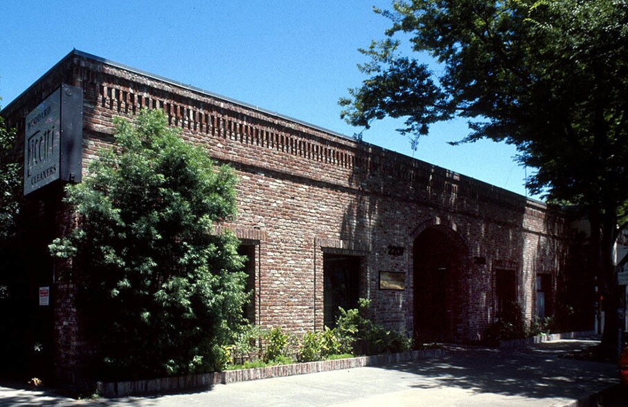 More Photos Of 2207-2209 J St, Sacramento Office For Lease