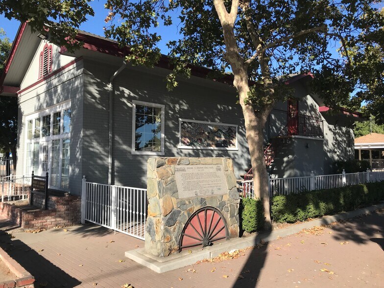 More Photos Of 5 E Yosemite Ave, Madera Office Residential For Sale