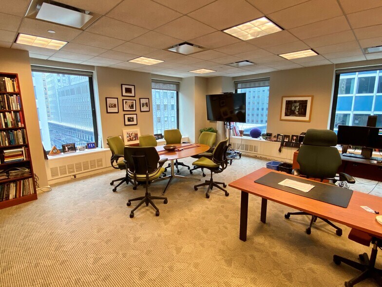 More Photos Of 633 Third Ave, New York Office For Sale