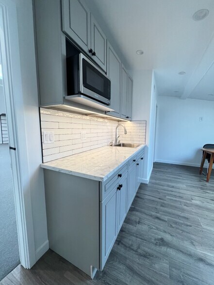 More Photos Of 1554 S Sepulveda Blvd, Los Angeles Office For Lease