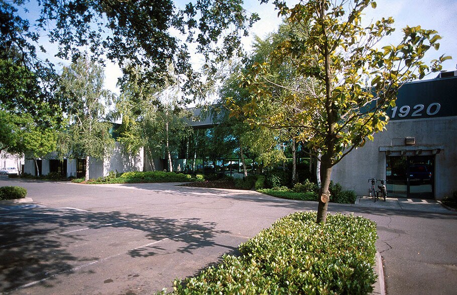 More Photos Of 1910-1920 5th St, Davis Light Manufacturing For Sale