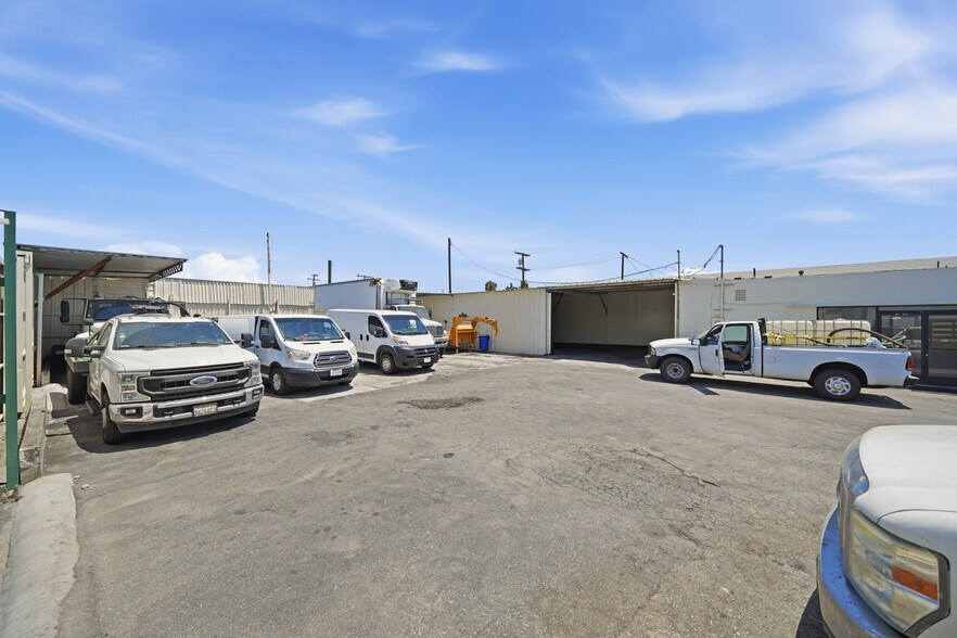 More Photos Of 4373 Telegraph Rd, Los Angeles Distribution For Lease