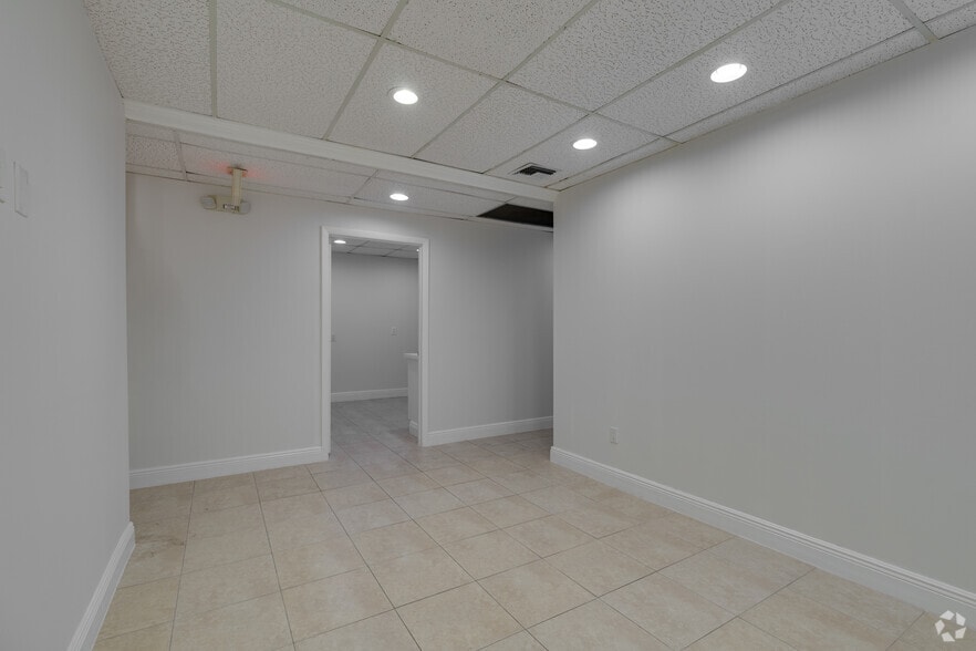 More Photos Of 7200-7200 W Commercial Blvd, Fort Lauderdale Medical For Sale