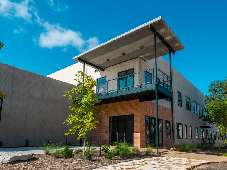More Photos Of 10880 E Crystal Falls Pky, Leander Storefront Retail Office For Lease