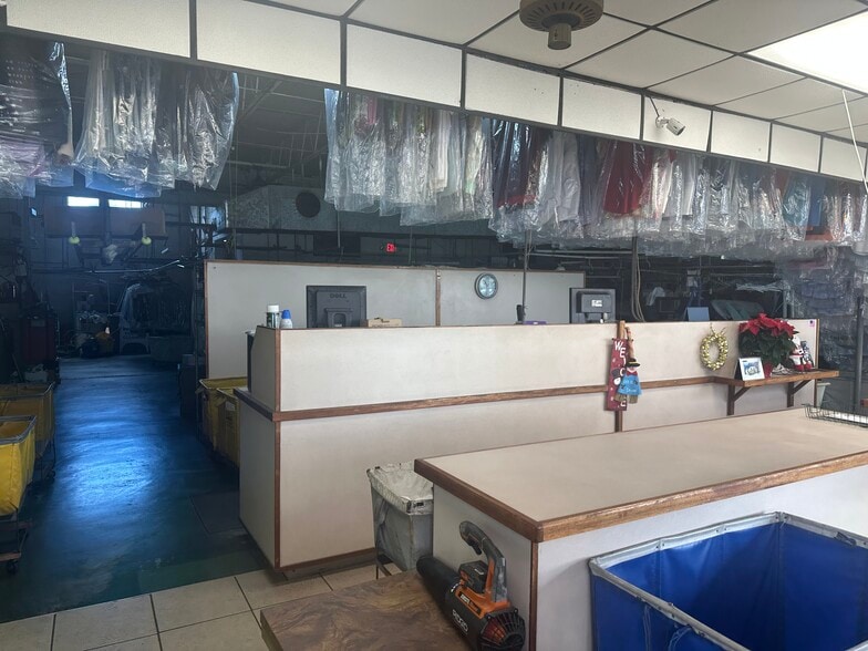 More Photos Of 1152 Court St, Clearwater Freestanding For Sale