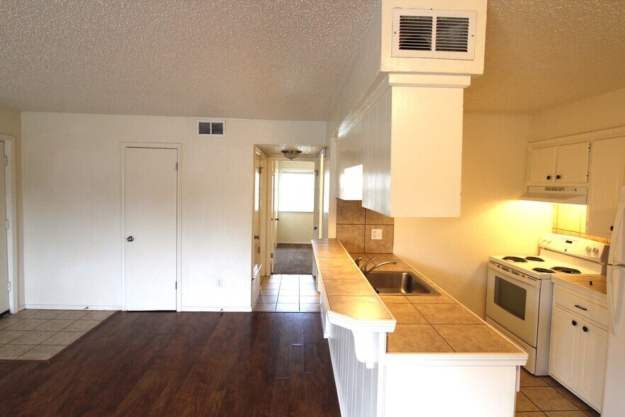 More Photos Of 1311 Glen Oaks Ct, Norman Apartments For Sale