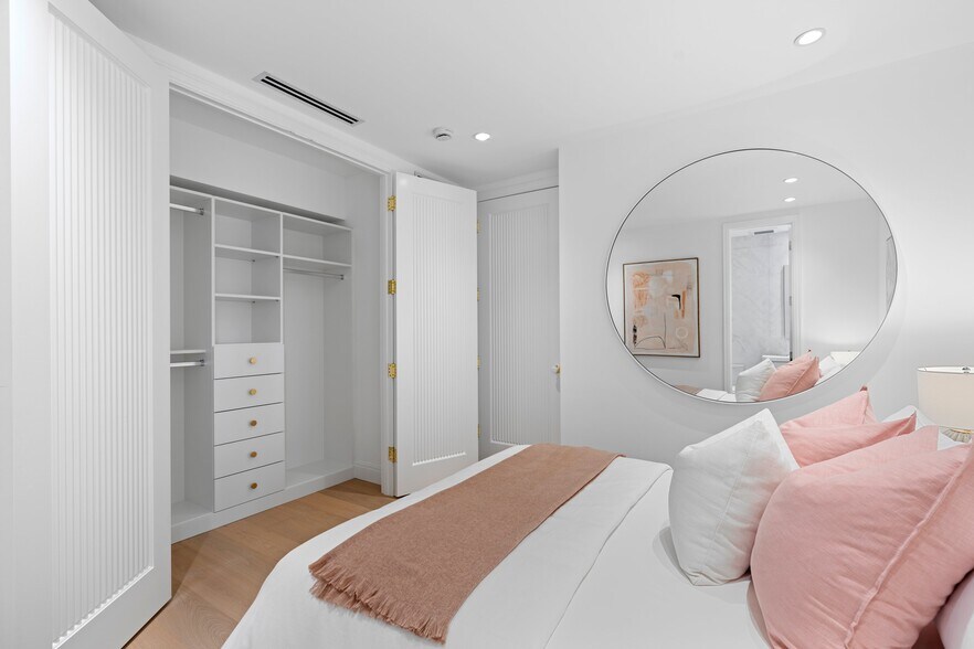 More Photos Of 255 Royal Poinciana Way, Palm Beach Storefront Retail Residential For Sale