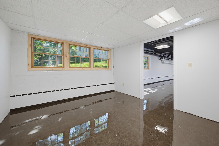 More Photos Of 318 Main St, Berlin Office For Sale