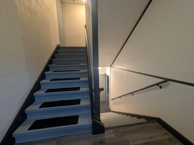 More Photos Of 13137 Wornall Rd, Kansas City Office For Sale