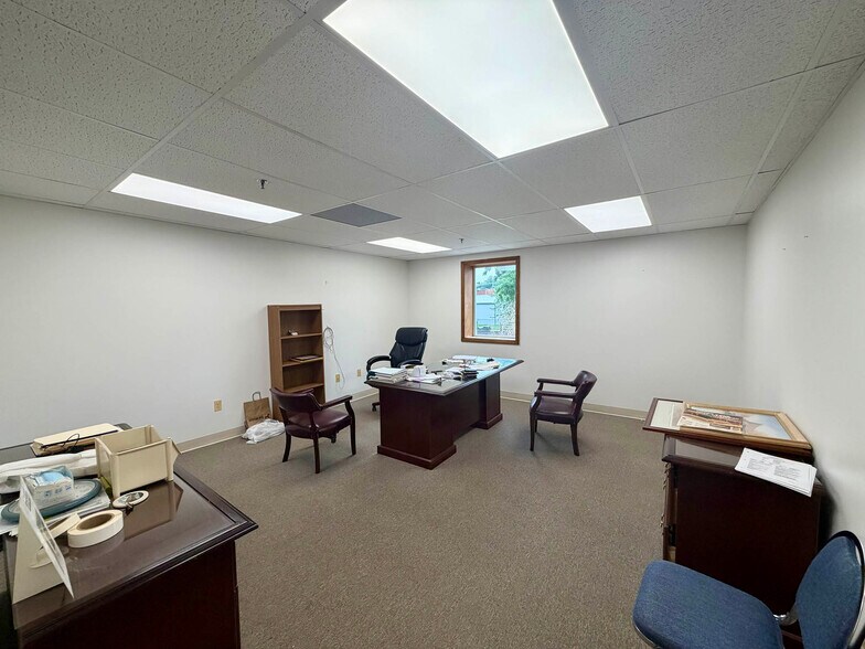 More Photos Of 4030 Gill Ave, Hampstead Research And Development For Sale