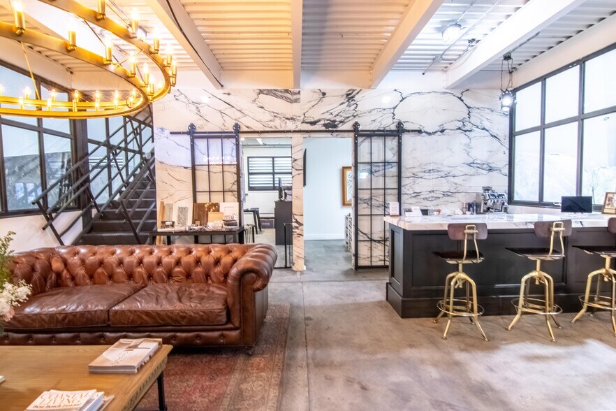 More Photos Of 1921 5th Ave S, Saint Petersburg Warehouse For Lease