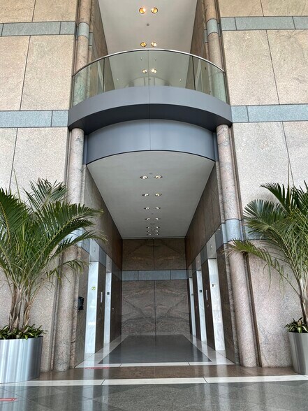 More Photos Of 2600 Grand Blvd, Kansas City Office For Lease