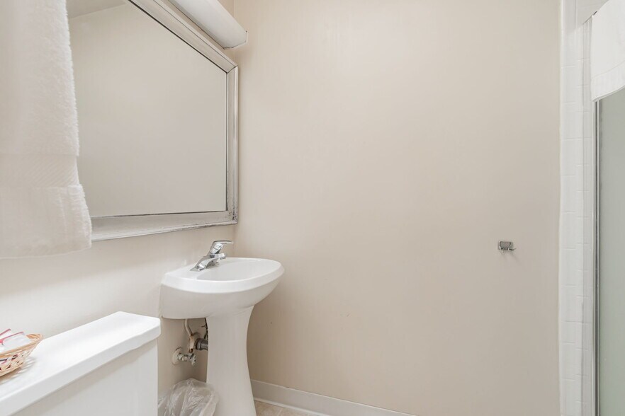 More Photos Of 7525 Mission St, Daly City Hotel For Sale