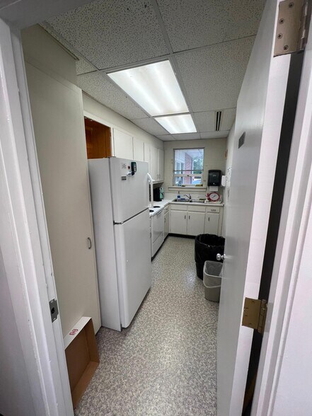 More Photos Of 320 E Lee Ave, Yadkinville Medical For Sale