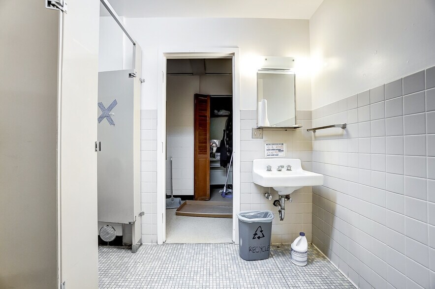 More Photos Of 1106 E High St, Springfield Schools For Sale