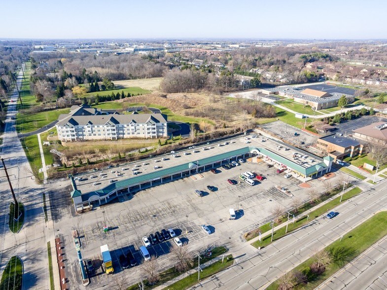 More Photos Of 6801-6917 W Brown Deer Rd, Milwaukee General Retail For Lease