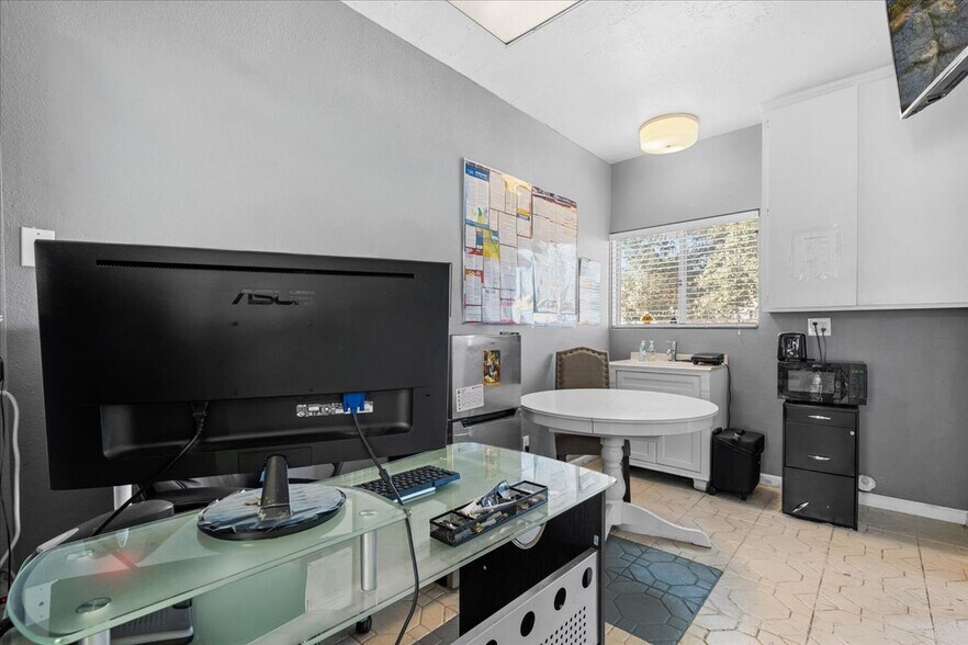 More Photos Of 1020 E Florida Ave, Hemet Freestanding For Sale