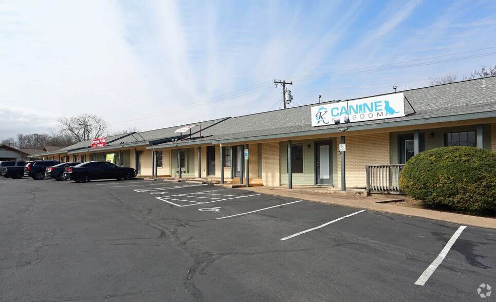 More Photos Of 400 Chisholm Valley Dr, Round Rock Unknown For Lease