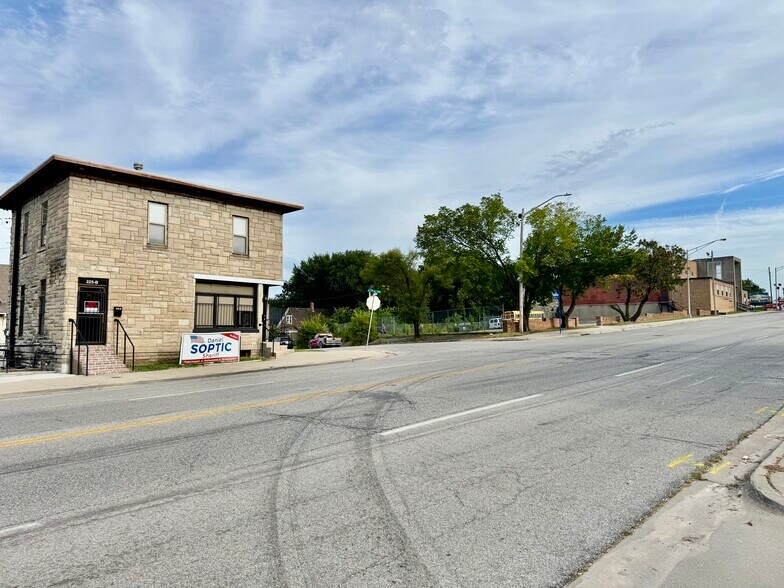 More Photos Of 225 N 7th St, Kansas City Flex For Sale