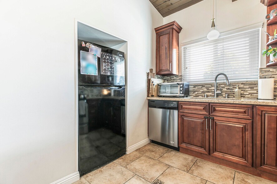 More Photos Of 2014-2016 Peyton Ave, Burbank Apartments For Sale