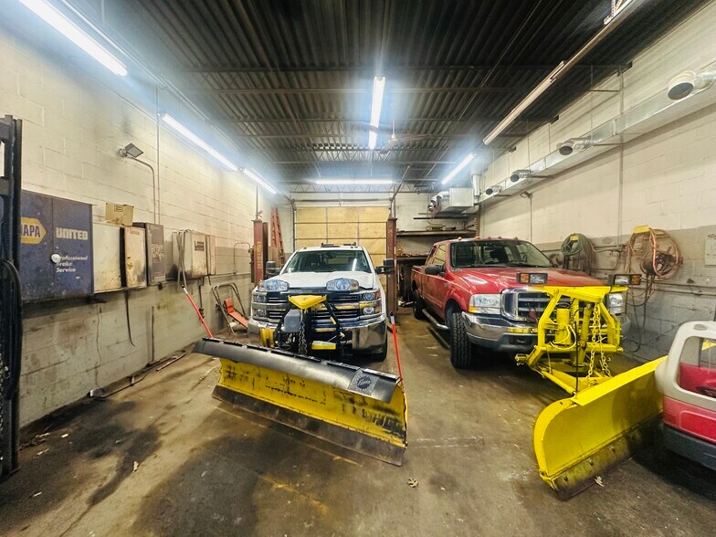 More Photos Of 130 Cross St, Winchester Service For Lease