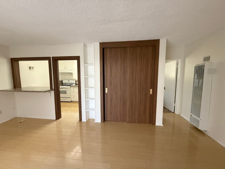 More Photos Of 1152 N Poinsettia Pl, West Hollywood Apartments For Sale