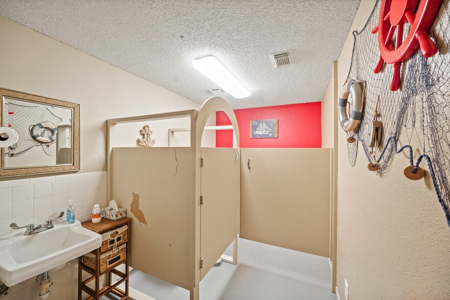 More Photos Of 3711 W Orem Dr, Houston Religious Facility For Sale