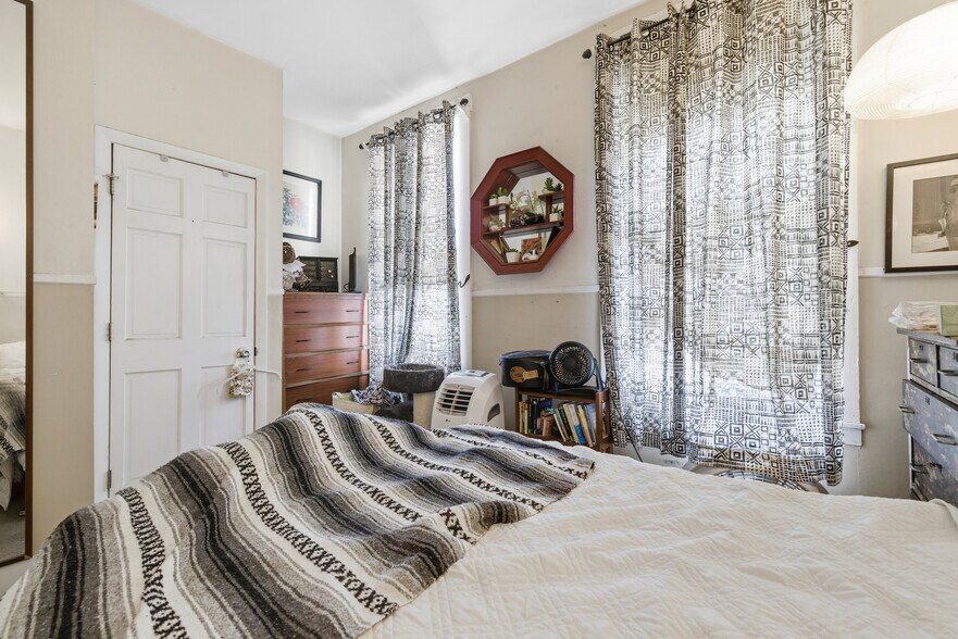 More Photos Of 275 Main St, South Berwick Storefront For Sale