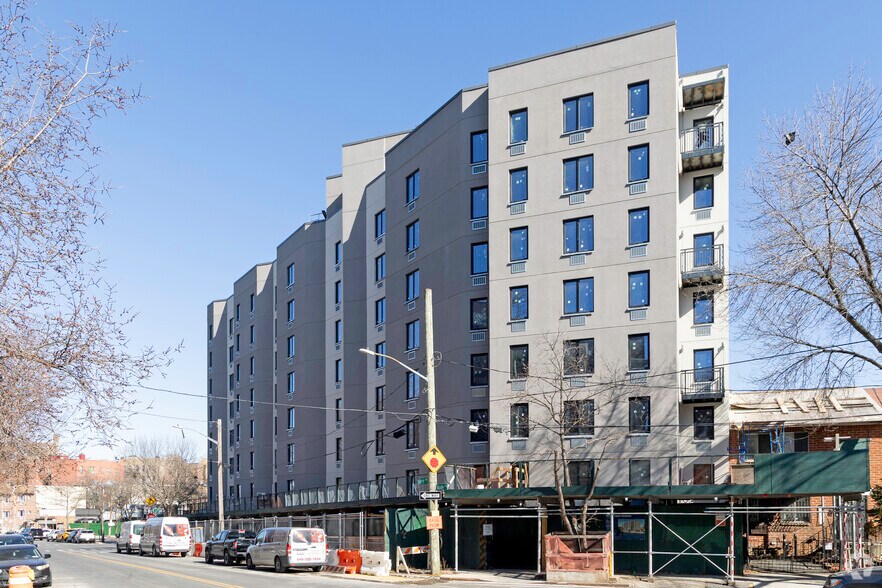 Primary Photo Of 16 Wade Sq, Bronx Apartments For Lease