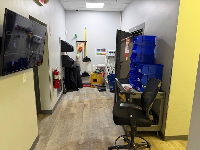 More Photos Of 2712-2720 Portage St, Kalamazoo Freestanding For Lease