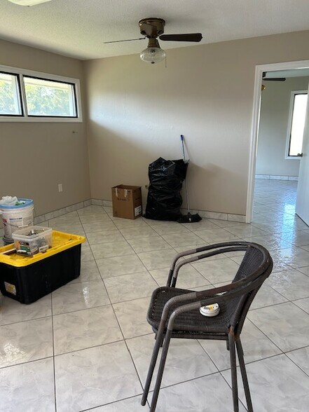 More Photos Of 24133 W SR-40, Astor Flex For Lease