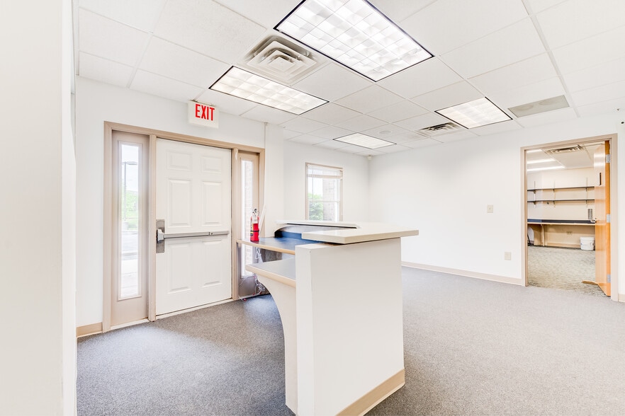 More Photos Of 860 NW Washington Blvd, Hamilton Medical For Sale