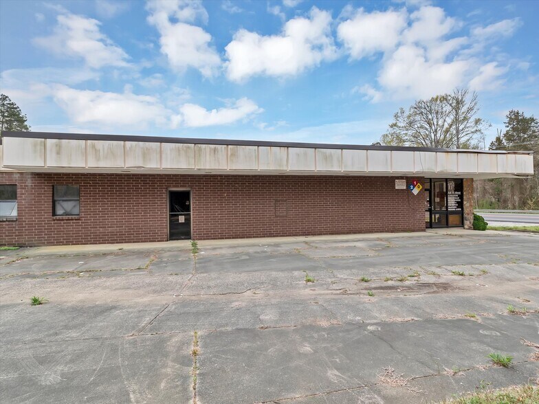 More Photos Of 225 SE Branchview Dr, Concord Freestanding For Sale