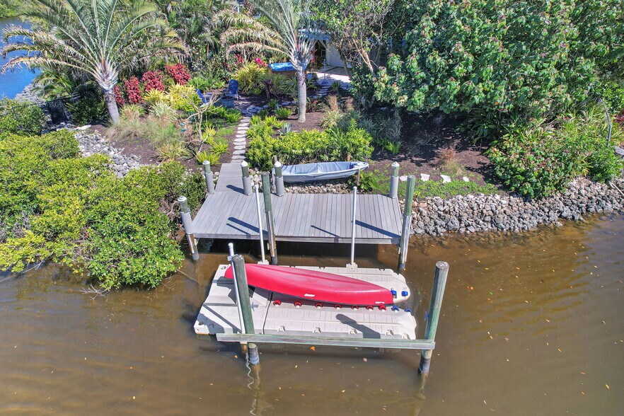 More Photos Of 193 Cocohatchee St, Naples Specialty For Sale