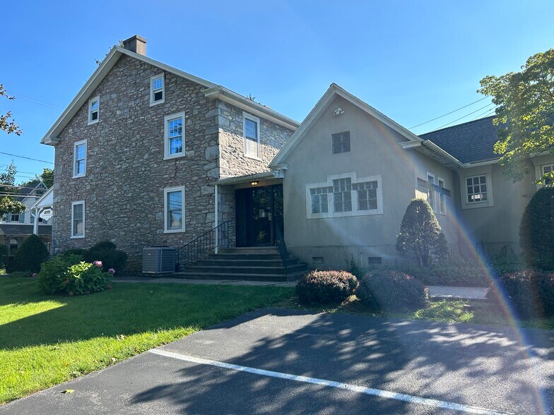 More Photos Of 879 Fritztown Rd, Sinking Spring Office For Lease